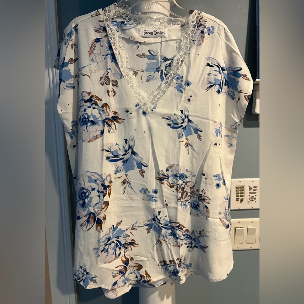 Floral V-Neck Lace Trim Top